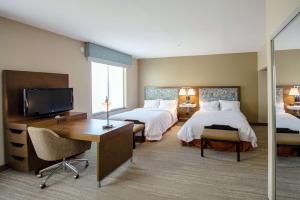 Postel nebo postele na pokoji v ubytování Hampton Inn & Suites Port Arthur