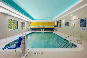 a swimming pool in a building with a swimming pool at Tru By Hilton Saint Joseph in Stevensville