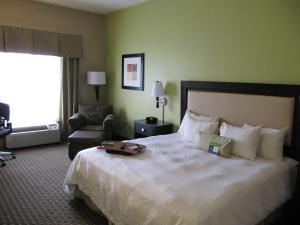 Postel nebo postele na pokoji v ubytování Hampton Inn Lindale/Tyler