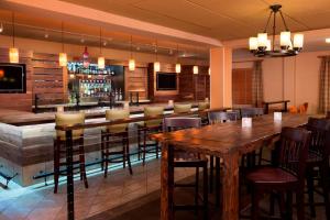 Lounge nebo bar v ubytování DoubleTree by Hilton Vancouver