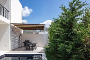 Balkón alebo terasa v ubytovaní Modern villa Casa Filo Verde with private pool & Bbq,200m from the beach
