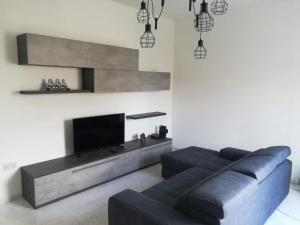 a living room with a couch and a flat screen tv at Large 3 Bedroom Apartment in Pembroke 