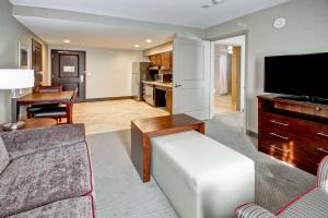 a living room with a couch and a flat screen tv at Homewood Suites by Hilton Bridgewater/Branchburg in Branchburg Park