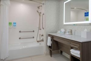 Home2 Suites By Hilton Page Lake Powell的一间浴室