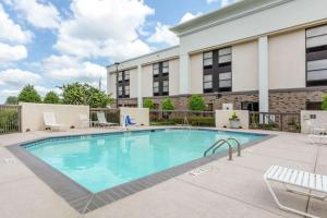 a swimming pool in front of a building at Hampton Inn Brookhaven in Brookhaven
