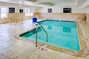 a large swimming pool in a hotel room at Hampton Inn & Suites Lancaster in Lancaster