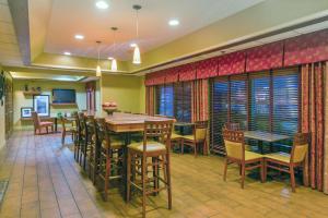 a dining room with a table and chairs and windows at Hampton Inn Marion in Marion