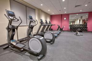 Home2 Suites By Hilton Wichita Falls, Tx的健身中心和/或健身设施