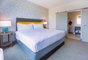 Home2 Suites By Hilton Wichita Falls, Tx客房内的一张或多张床位