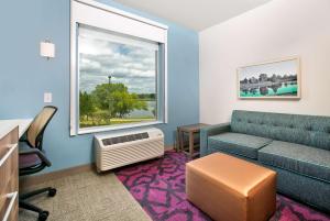Home2 Suites By Hilton Wichita Falls, Tx的休息区