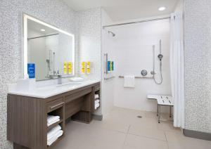 Home2 Suites By Hilton Wichita Falls, Tx的一间浴室