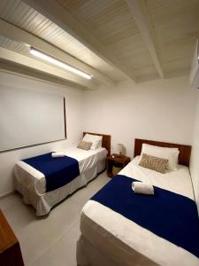two beds in a room with at Reserva BG - Vila Caju - Vista Mar - Barra Grande in Barra Grande