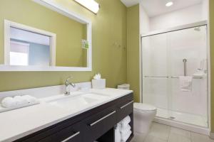 Home2 Suites by Hilton Amarillo West Medical Center的一间浴室