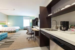 Home2 Suites by Hilton Amarillo West Medical Center客房内的一张或多张床位