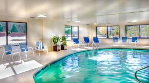 a pool in a waiting room with blue chairs and a pool at Hampton Inn Princeton in Princeton