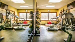 The fitness centre and/or fitness facilities at Hampton Inn Princeton
