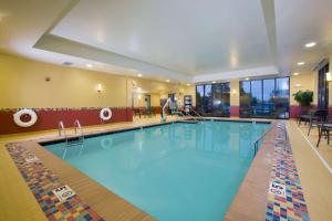 a large swimming pool in a hotel room at Hampton Inn Reading/Wyomissing in Wyomissing