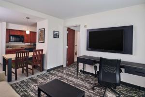 Kuchyň nebo kuchyňský kout v ubytování Homewood Suites by Hilton Anchorage
