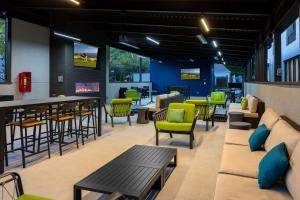Hampton Inn & Suites Alpharetta Roswell的休息区