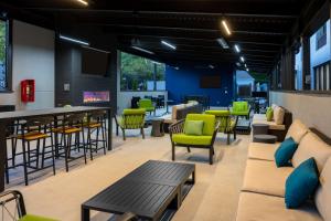 Hampton Inn & Suites Alpharetta Roswell的休息区