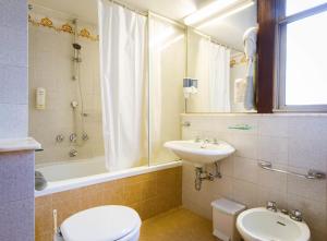 Koupelna v ubytování Hotel Reale