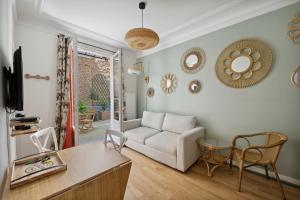a living room with a couch and chairs at La Maison Kléber - Luxury apartments, Champs-Elysées - Eiffel Tower in Paris