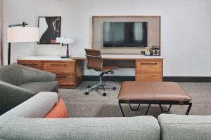 Doubletree By Hilton Fullerton的休息区