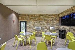 Home2 Suites By Hilton Carbondale的休息区