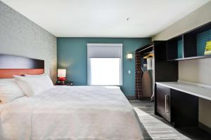 Home2 Suites By Hilton Carbondale客房内的一张或多张床位