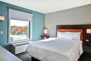 Home2 Suites By Hilton Carbondale客房内的一张或多张床位
