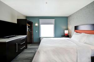 Home2 Suites By Hilton Carbondale客房内的一张或多张床位