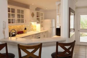 Φωτογραφία από το άλμπουμ του Spinnaker, #127 Port St. Charles Marina, Speightstown - Waterfront Luxury σε Saint Peter