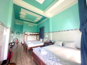 Postel nebo postele na pokoji v ubytování Hồng Phú Motel - Đảo Phú Quý + 20 fotografií