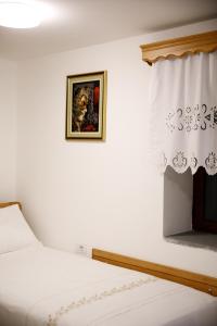 Postel nebo postele na pokoji v ubytování Guesthouse Çani