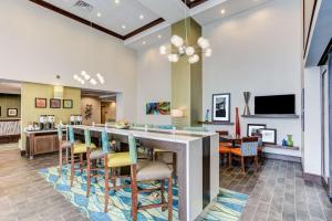 a lobby with a bar and a dining room at Hampton Inn & Suites Manchester, TN in Manchester