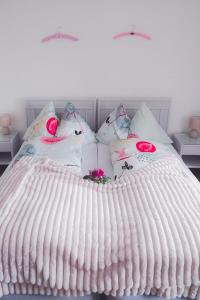 a large white bed with pillows in a bedroom at Guest Haus on the lake in Därligen