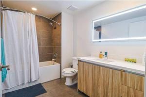 Luxury and spacious 2 BDR in Hollywood with Balcony