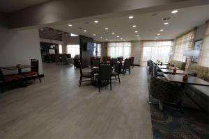 A restaurant or other place to eat at Hampton Inn Searcy Arkansas
