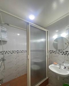 a bathroom with a shower and a sink at Appartement hay el fath résidence calme propre in Rabat