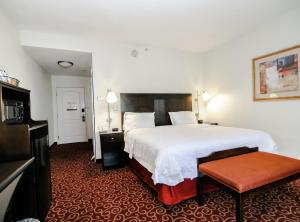 Postel nebo postele na pokoji v ubytování Hampton Inn Kingston