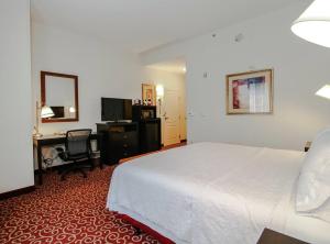 Postel nebo postele na pokoji v ubytování Hampton Inn Kingston