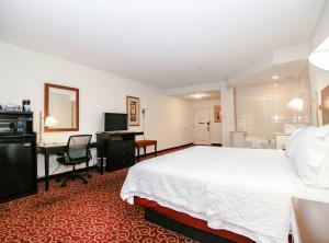 Postel nebo postele na pokoji v ubytování Hampton Inn Kingston