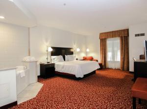 Postel nebo postele na pokoji v ubytování Hampton Inn Kingston