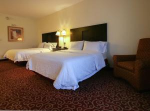 Postel nebo postele na pokoji v ubytování Hampton Inn Kingston