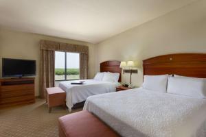 Postel nebo postele na pokoji v ubytování Hampton Inn & Suites Pharr