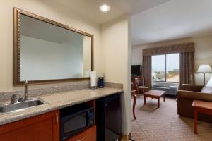 TV a/nebo společenská místnost v ubytování Hampton Inn & Suites Pharr
