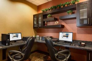 Kuchyň nebo kuchyňský kout v ubytování Hampton Inn & Suites Pharr