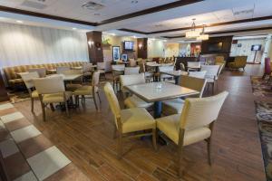 a dining room with tables and chairs at Hampton Inn Bangor in Bangor