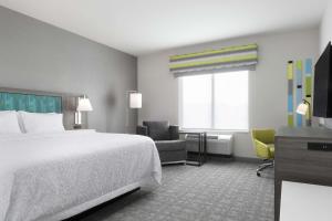 Hampton Inn O'Fallon, Il客房内的一张或多张床位