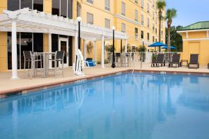 Swimming pool sa o malapit sa Hampton Inn & Suites Lake City